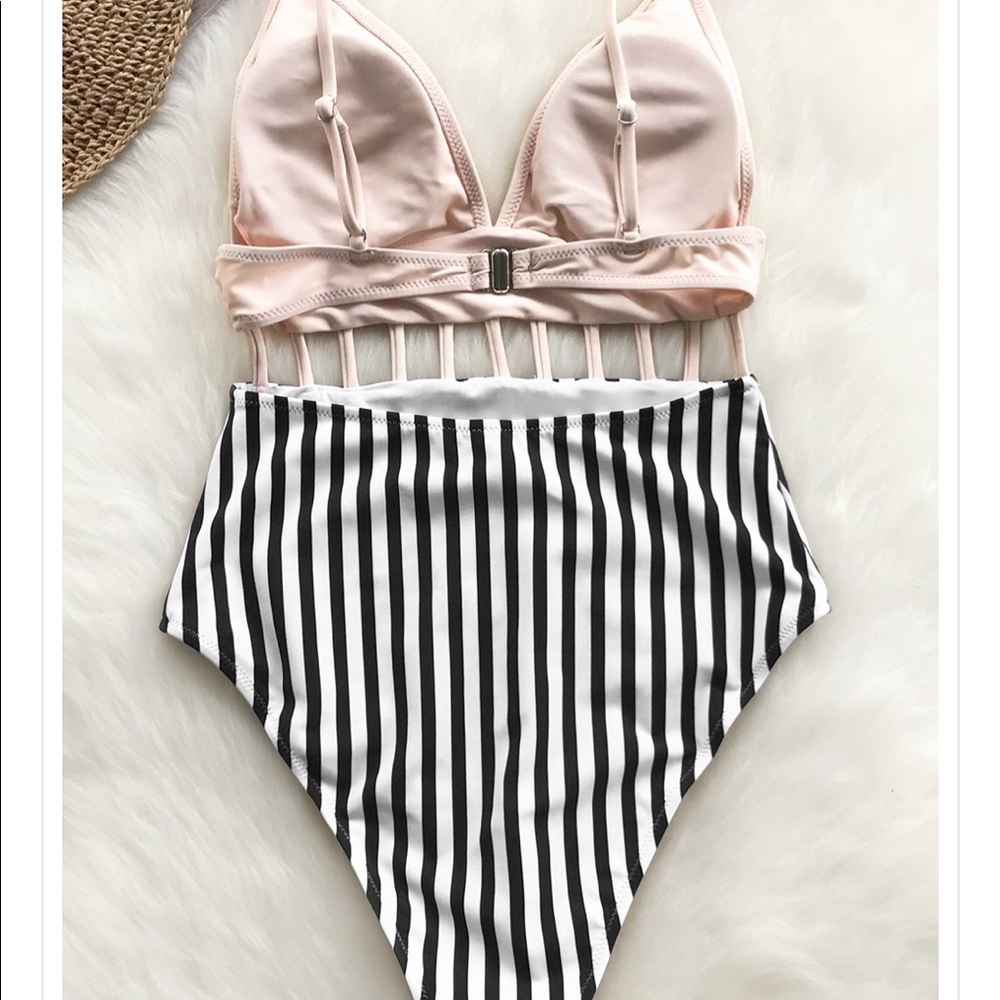 Cupshe stripped cut-out one-piece. - Picture 2 of 11